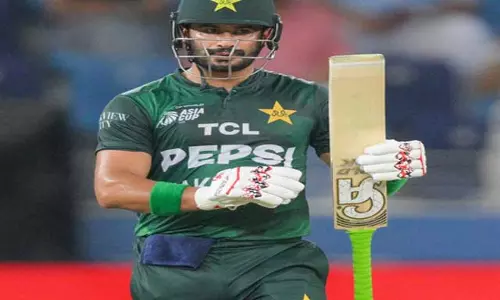 Pakistan को पांचवां झटका, हुसैन तलत अक्षर पटेल का शिकार Pakistan को पांचवां झटका, हुसैन तलत अक्षर पटेल का शिकार