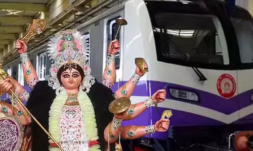 सप्तमी पर पहली मेट्रो कब चलेगी? पूरी रात चलेगी?