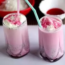 Rose Milkshake Recipe: घर पर आए मेहमानों को सर्व करें रोज मिल्क शेक Rose Milkshake Recipe: घर पर आए मेहमानों को सर्व करें रोज मिल्क शेक