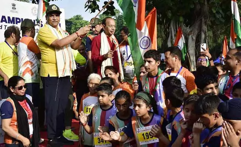 पर्यटन मंत्री ने 16वीं चैंपियन दौड़ को हरी झंडी दिखाई पर्यटन मंत्री ने 16वीं चैंपियन दौड़ को हरी झंडी दिखाई