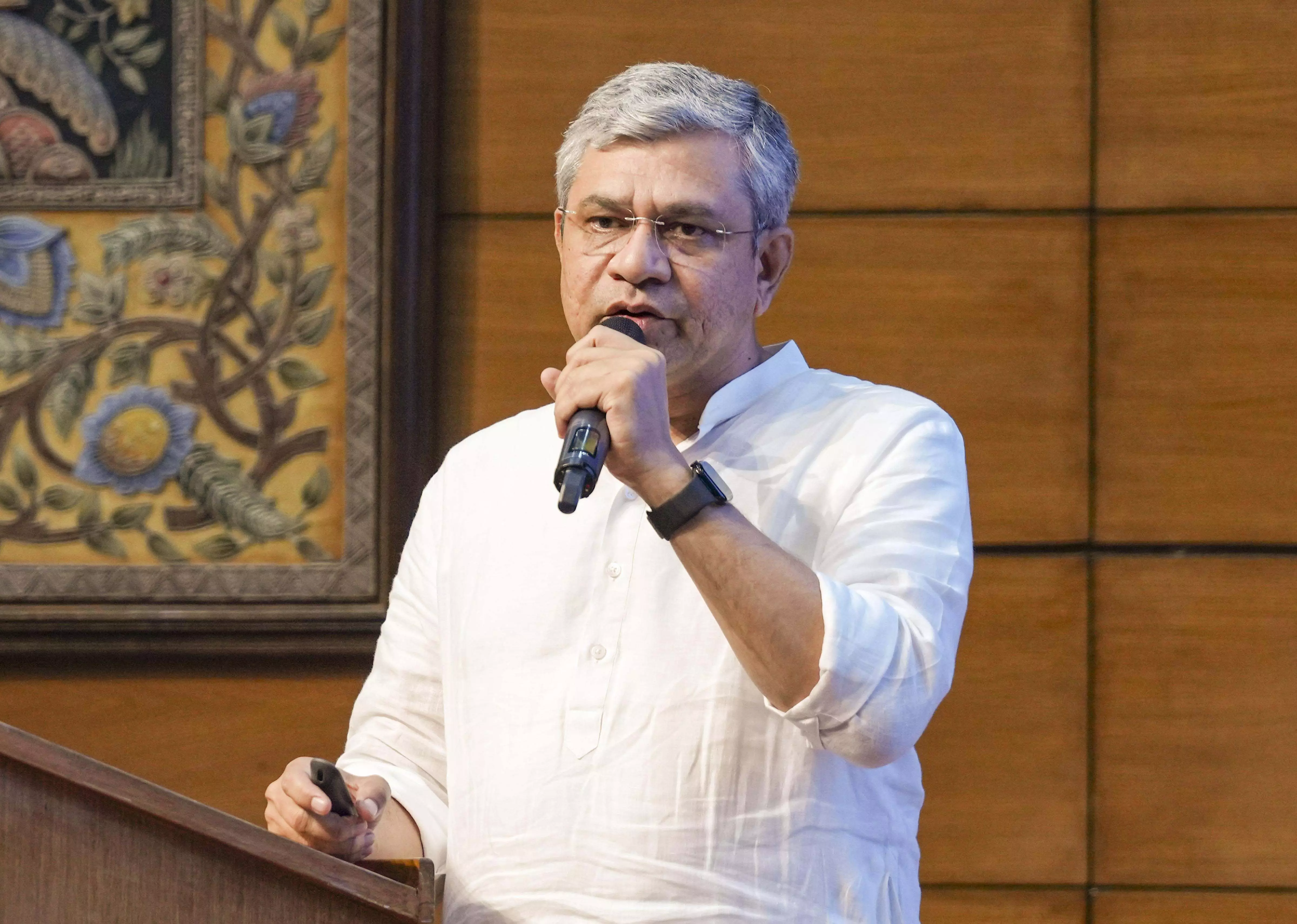 बिहार को आज मिलेगी सात नई ट्रेनों की सौगात, रेल मंत्री अश्विनी वैष्णव दिखाएंगे हरी झंडी बिहार को आज मिलेगी सात नई ट्रेनों की सौगात, रेल मंत्री अश्विनी वैष्णव दिखाएंगे हरी झंडी