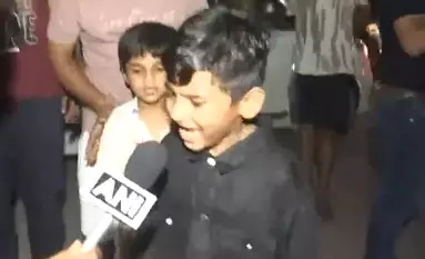 रायपुर के क्रिकेट प्रेमी बच्चे का वीडियो वायरल, अरे पाकिस्तान कुछ तो कर के दिखा रायपुर के क्रिकेट प्रेमी बच्चे का वीडियो वायरल, अरे पाकिस्तान कुछ तो कर के दिखा