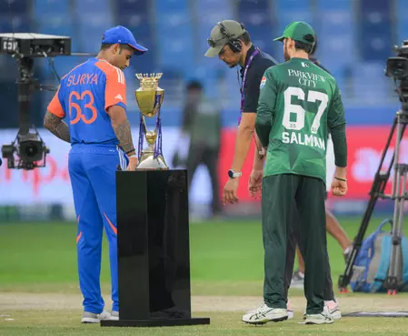 अगर एसीसी अध्यक्ष के हाथों ट्रॉफी नहीं लेंगे, तो क्या करेंगे : सलमान आगा अगर एसीसी अध्यक्ष के हाथों ट्रॉफी नहीं लेंगे, तो क्या करेंगे : सलमान आगा