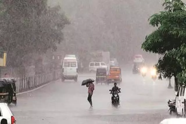 कर्नाटक में बारिश-बंगाल की खाड़ी में कम दबाव: तटीय इलाकों में चक्रवात का खतरा कर्नाटक में बारिश-बंगाल की खाड़ी में कम दबाव: तटीय इलाकों में चक्रवात का खतरा
