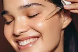 Benefits of Almond for Skin: बादाम से पाएं चांदी जैसी चमकदार त्वचा Benefits of Almond for Skin: बादाम से पाएं चांदी जैसी चमकदार त्वचा