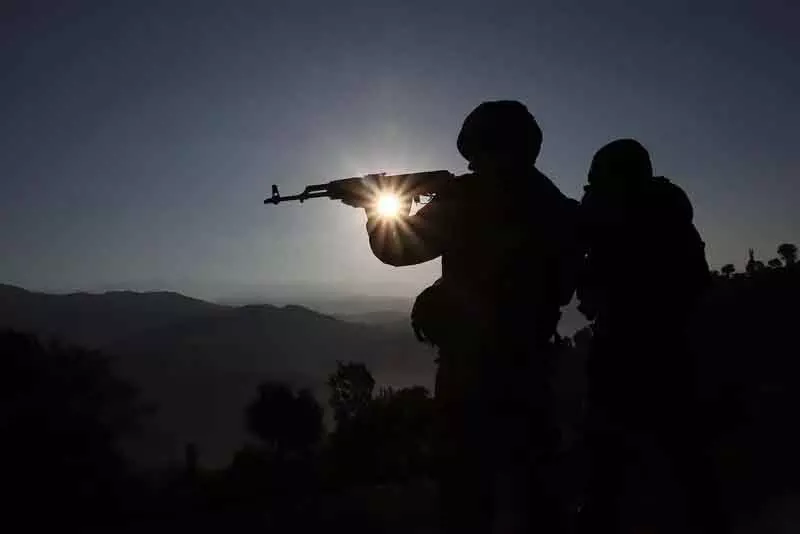 केरन सेक्टर में नियंत्रण रेखा पर घुसपैठ कर रहे 2 आतंकवादी मारे गए: सेना केरन सेक्टर में नियंत्रण रेखा पर घुसपैठ कर रहे 2 आतंकवादी मारे गए: सेना