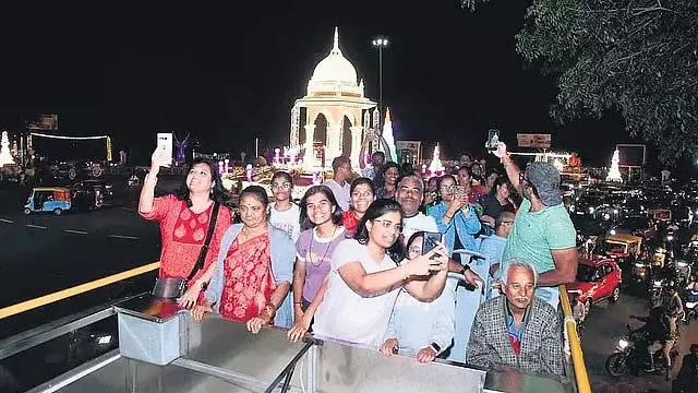 KSTDC डबल डेकर अम्बारी सेवा: बस में सीटें 10 अक्टूबर तक पूरी तरह बुक है KSTDC डबल डेकर अम्बारी सेवा: बस में सीटें 10 अक्टूबर तक पूरी तरह बुक है