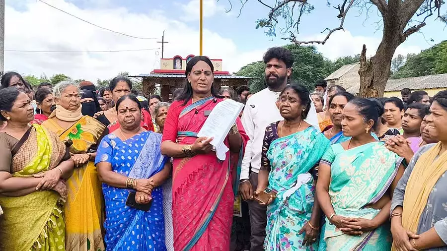Karnataka : घर निर्माण के लिए चार एकड़ जमीन आवंटित Karnataka : घर निर्माण के लिए चार एकड़ जमीन आवंटित