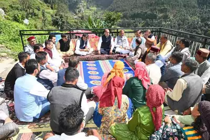पूर्व CM Jai Ram ने सिरमौर में बारिश प्रभावित ग्रामीणों को सहायता प्रदान की पूर्व CM Jai Ram ने सिरमौर में बारिश प्रभावित ग्रामीणों को सहायता प्रदान की