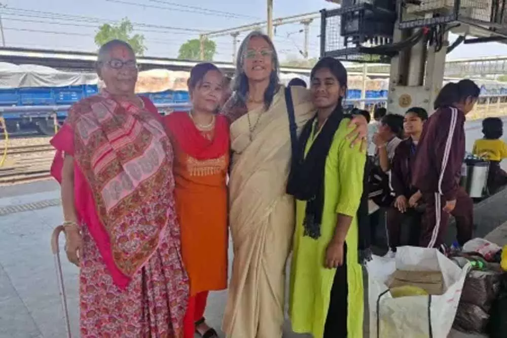 Katni: समाज सेवा की मिसाल बनीं माँ समान महिला Katni: समाज सेवा की मिसाल बनीं माँ समान महिला