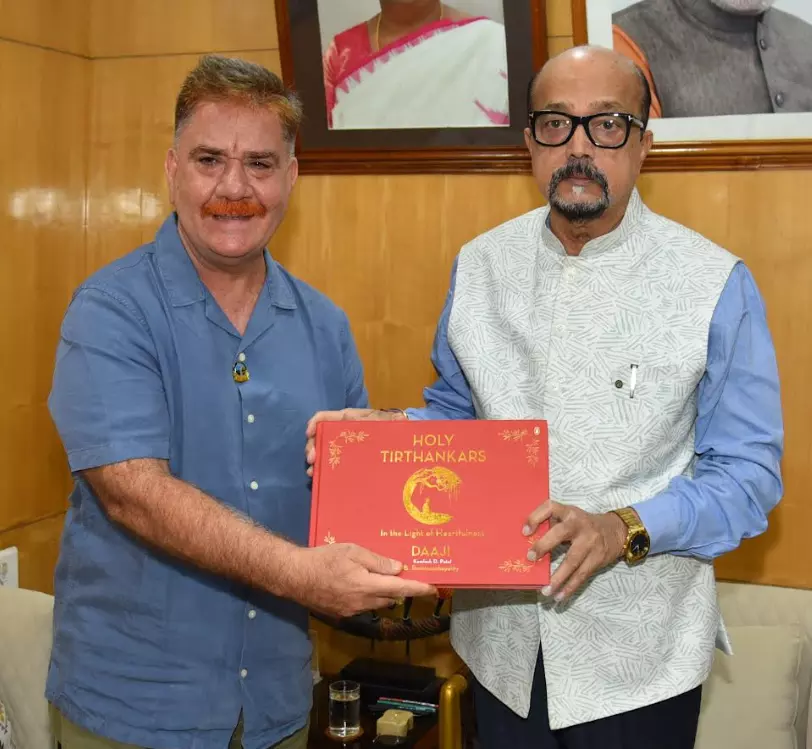 राज्यपाल डेका से हार्टफुलनेस संस्थान के डायरेक्टर चॉवला ने की भेंट राज्यपाल डेका से हार्टफुलनेस संस्थान के डायरेक्टर चॉवला ने की भेंट