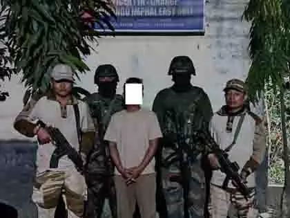 Manipur: 4 उग्रवादी गिरफ्तार, हथियार और गोला-बारूद बरामद Manipur: 4 उग्रवादी गिरफ्तार, हथियार और गोला-बारूद बरामद