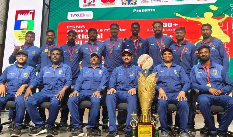 रेलवे ने Tamil Nadu को हराकर सीनियर राष्ट्रीय बॉल बैडमिंटन का खिताब जीता रेलवे ने Tamil Nadu को हराकर सीनियर राष्ट्रीय बॉल बैडमिंटन का खिताब जीता