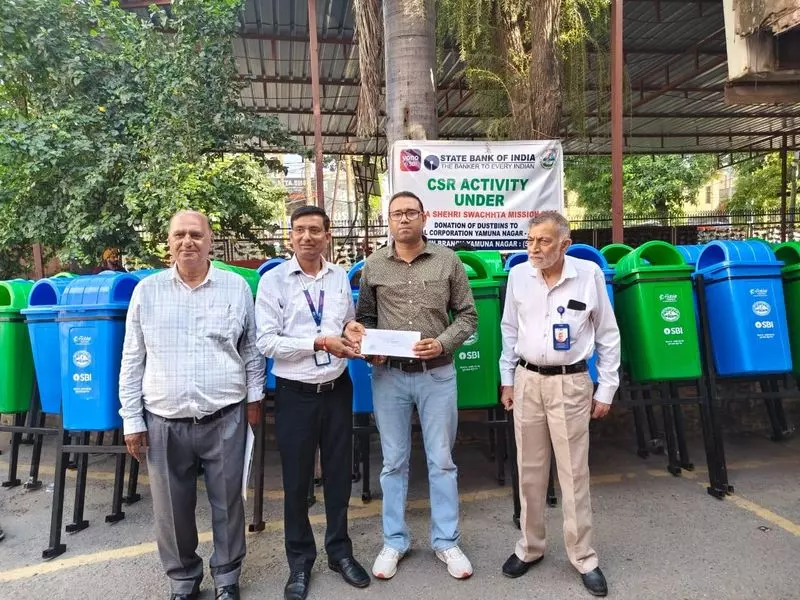 SBI ने यमुनानगर नगर निगम को डस्टबिन दान किए SBI ने यमुनानगर नगर निगम को डस्टबिन दान किए