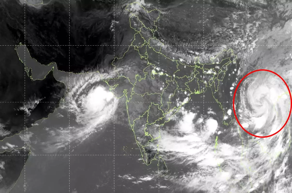 भारी बारिश या तूफान की चेतावनी भारी बारिश या तूफान की चेतावनी