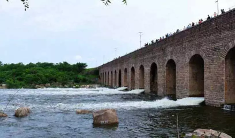 Himayat Sagar और हिमायत सागर में प्रवाह में तेजी से गिरावट आई Himayat Sagar और हिमायत सागर में प्रवाह में तेजी से गिरावट आई