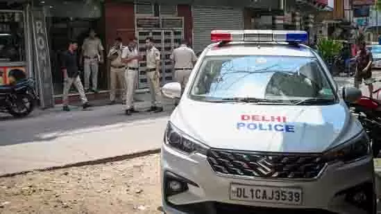 Delhi: पिता ने बेटे को 18वें जन्मदिन से एक दिन पहले हत्या के आरोप में फंसाया Delhi: पिता ने बेटे को 18वें जन्मदिन से एक दिन पहले हत्या के आरोप में फंसाया