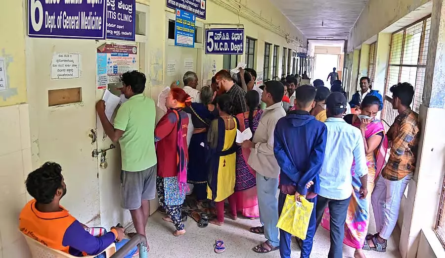 मौसम में उतार-चढ़ाव: वायरल बुखार से लोग प्रभावित मौसम में उतार-चढ़ाव: वायरल बुखार से लोग प्रभावित