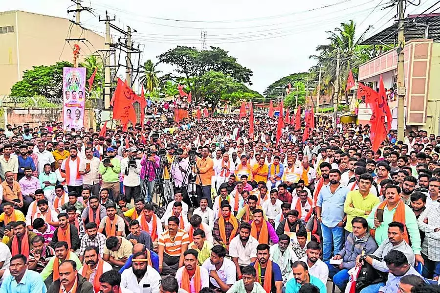 आर्थिक लेन-देन हिंदुओं द्वारा किया जाना चाहिए: व्याख्याता आदर्श गोखले आर्थिक लेन-देन हिंदुओं द्वारा किया जाना चाहिए: व्याख्याता आदर्श गोखले