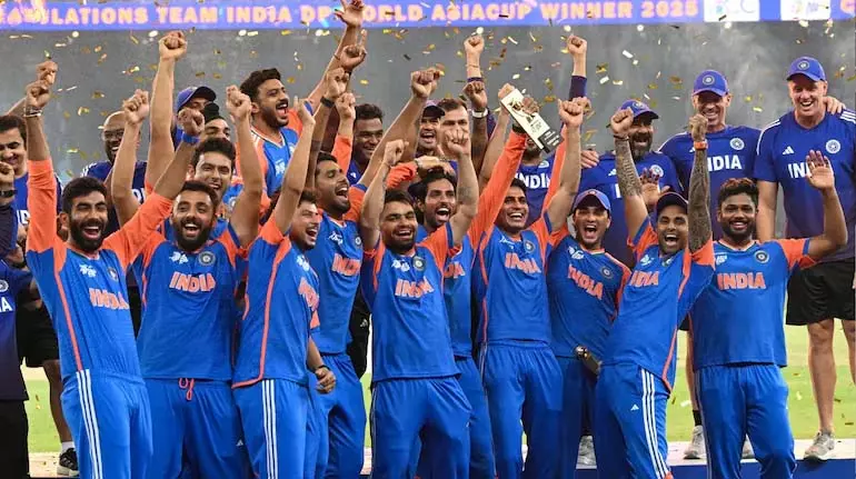 भारत ने PCB प्रमुख से एशिया कप ट्रॉफी लेने से क्यों इनकार किया? भारत ने PCB प्रमुख से एशिया कप ट्रॉफी लेने से क्यों इनकार किया?