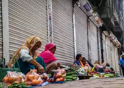 Bengal: त्योहारों से पहले खाने-पीने की चीजें महंगी, आम जनता परेशान Bengal: त्योहारों से पहले खाने-पीने की चीजें महंगी, आम जनता परेशान
