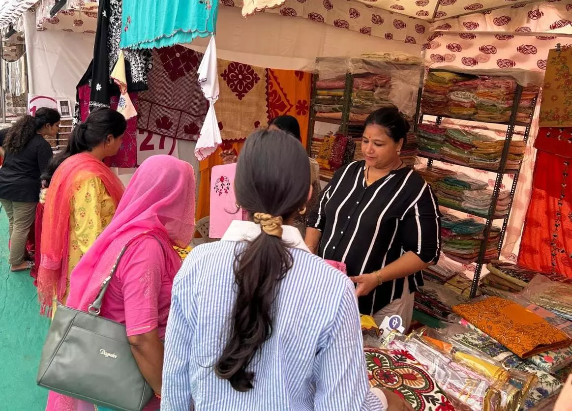 Jaipur: महिला सशक्तिकरण और स्थानीय उत्पादों को मिला प्रोत्साहन Jaipur: महिला सशक्तिकरण और स्थानीय उत्पादों को मिला प्रोत्साहन