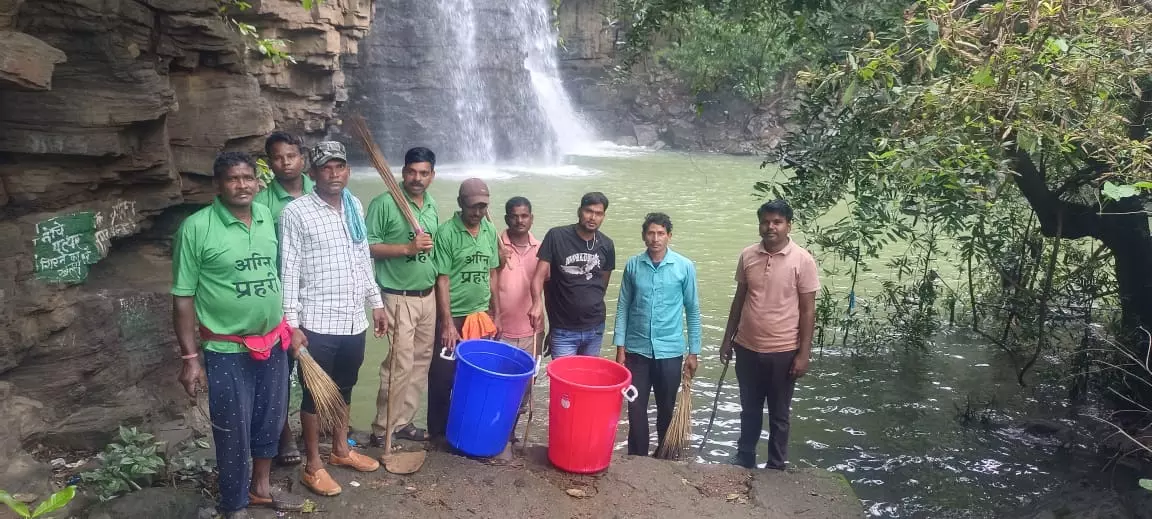 सिद्धखोल पर्यटन स्थल में स्वच्छता अभियान सिद्धखोल पर्यटन स्थल में स्वच्छता अभियान