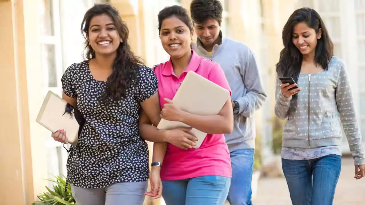 क्या आपको 20 की उम्र में जीवन बीमा खरीदना चाहिए? जानिए कितना लेना चाहिए क्या आपको 20 की उम्र में जीवन बीमा खरीदना चाहिए? जानिए कितना लेना चाहिए