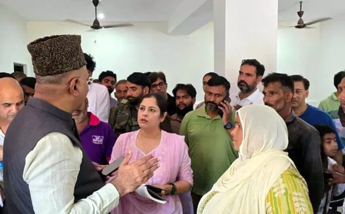 Khatana ने बाढ़ के बाद कनेक्टिविटी और राहत को लेकर उमर सरकार पर निशाना साधा Khatana ने बाढ़ के बाद कनेक्टिविटी और राहत को लेकर उमर सरकार पर निशाना साधा