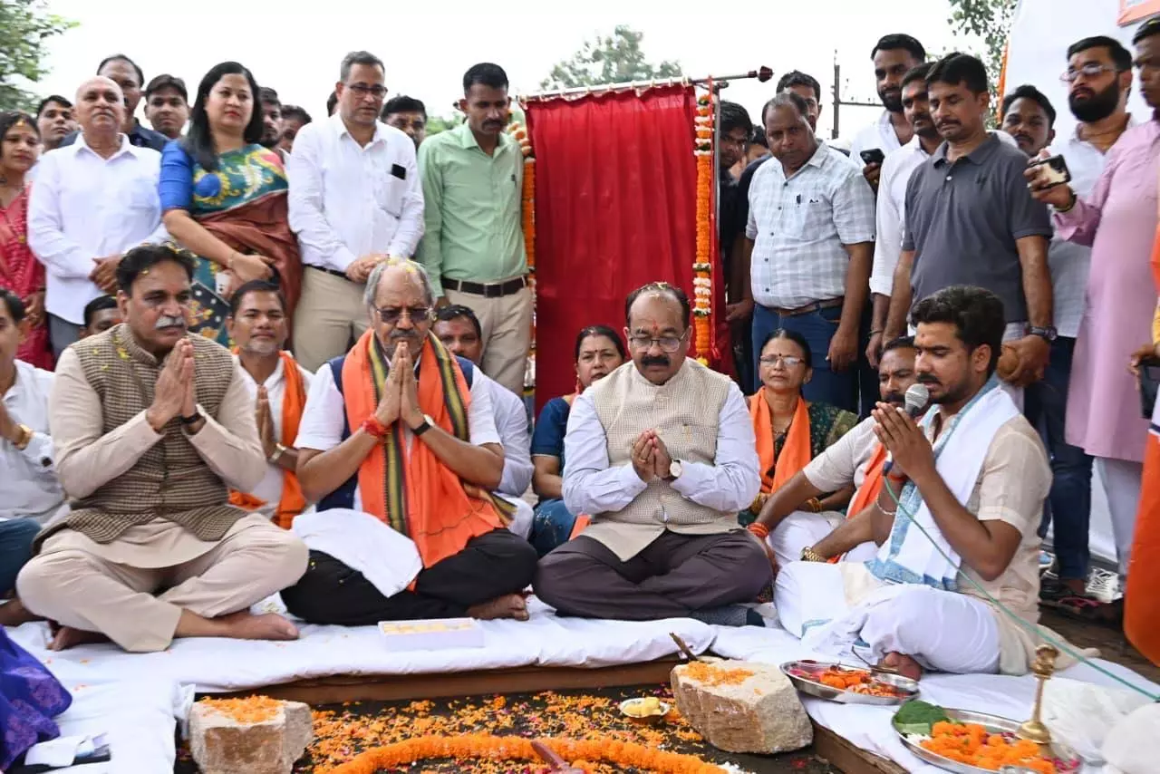 दीक्षा नगर और आसपास के रहवासियों की वर्षों पुरानी पानी की समस्या का होगा समाधान दीक्षा नगर और आसपास के रहवासियों की वर्षों पुरानी पानी की समस्या का होगा समाधान