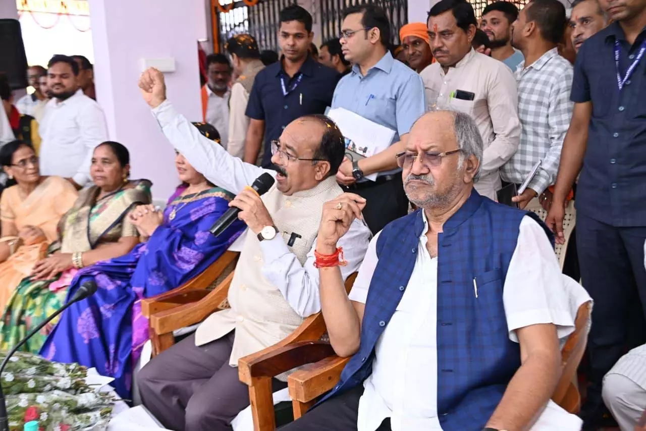उपमुख्यमंत्री अरुण साव ने नवनिर्मित शासकीय शशिबाला अंग्रेजी-हिंदी उत्कृष्ट विद्यालय भवन का किया लोकार्पण उपमुख्यमंत्री अरुण साव ने नवनिर्मित शासकीय शशिबाला अंग्रेजी-हिंदी उत्कृष्ट विद्यालय भवन का किया लोकार्पण