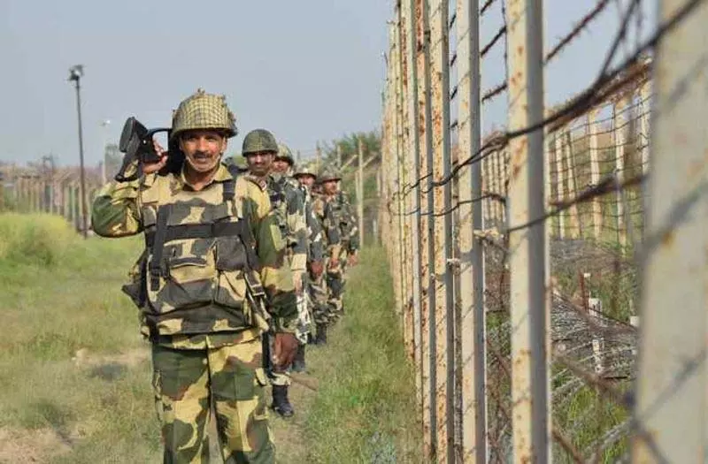 सीमावर्ती गांवों में BSF जवानों ने ड्रोन और हेरोइन जब्त की सीमावर्ती गांवों में BSF जवानों ने ड्रोन और हेरोइन जब्त की