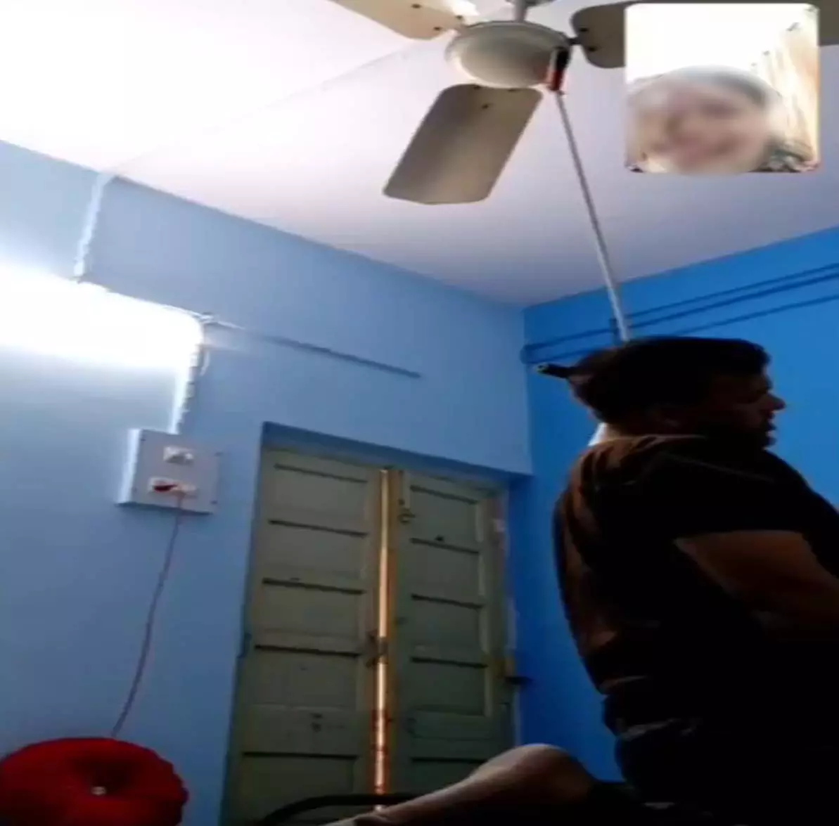 युवक ने मंगेतर से वीडियो कॉल पर की आत्महत्या, देखें LIVE VIDEO... युवक ने मंगेतर से वीडियो कॉल पर की आत्महत्या, देखें LIVE VIDEO...