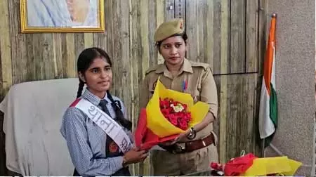 मिशन शक्ति के तहत छात्रा लक्ष्मी सिंह बनी एक दिन की थाना अध्यक्ष मिशन शक्ति के तहत छात्रा लक्ष्मी सिंह बनी एक दिन की थाना अध्यक्ष