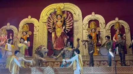 देशभक्ति के रंग में रंगे हैं दुर्गा पूजा पंडाल, ब्रह्मोस मिसाइल की धमक देशभक्ति के रंग में रंगे हैं दुर्गा पूजा पंडाल, ब्रह्मोस मिसाइल की धमक