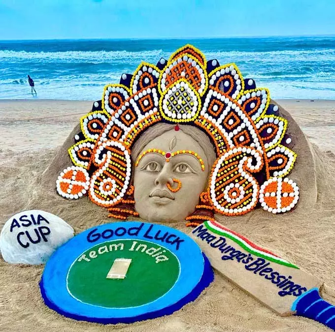सुदर्शन पटनायक ने रेत पर उकेरी Asia Cup जीत की भव्य कलाकृति सुदर्शन पटनायक ने रेत पर उकेरी Asia Cup जीत की भव्य कलाकृति