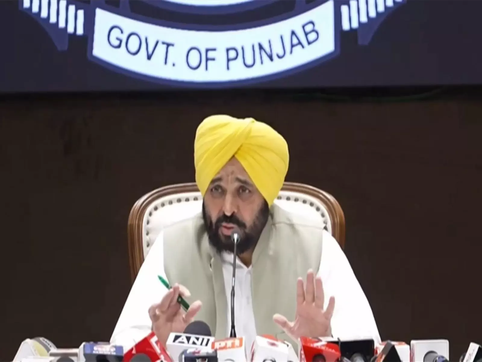 पंजाब विधानसभा ने केंद्र से 20,000 करोड़ रुपये के बाढ़ पुनर्वास पैकेज की मांग की पंजाब विधानसभा ने केंद्र से 20,000 करोड़ रुपये के बाढ़ पुनर्वास पैकेज की मांग की