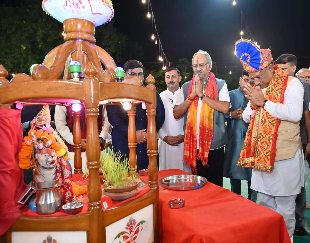 पाटीदार समाज के गरबा उत्सव कार्यक्रम में शामिल हुए CM साय पाटीदार समाज के गरबा उत्सव कार्यक्रम में शामिल हुए CM साय