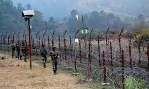 Jammu-Kashmir: अंतरराष्ट्रीय सीमा के पास दिखा संदिग्ध ड्रोन, सेना ने चलाया सर्च ऑपरेशन Jammu-Kashmir: अंतरराष्ट्रीय सीमा के पास दिखा संदिग्ध ड्रोन, सेना ने चलाया सर्च ऑपरेशन