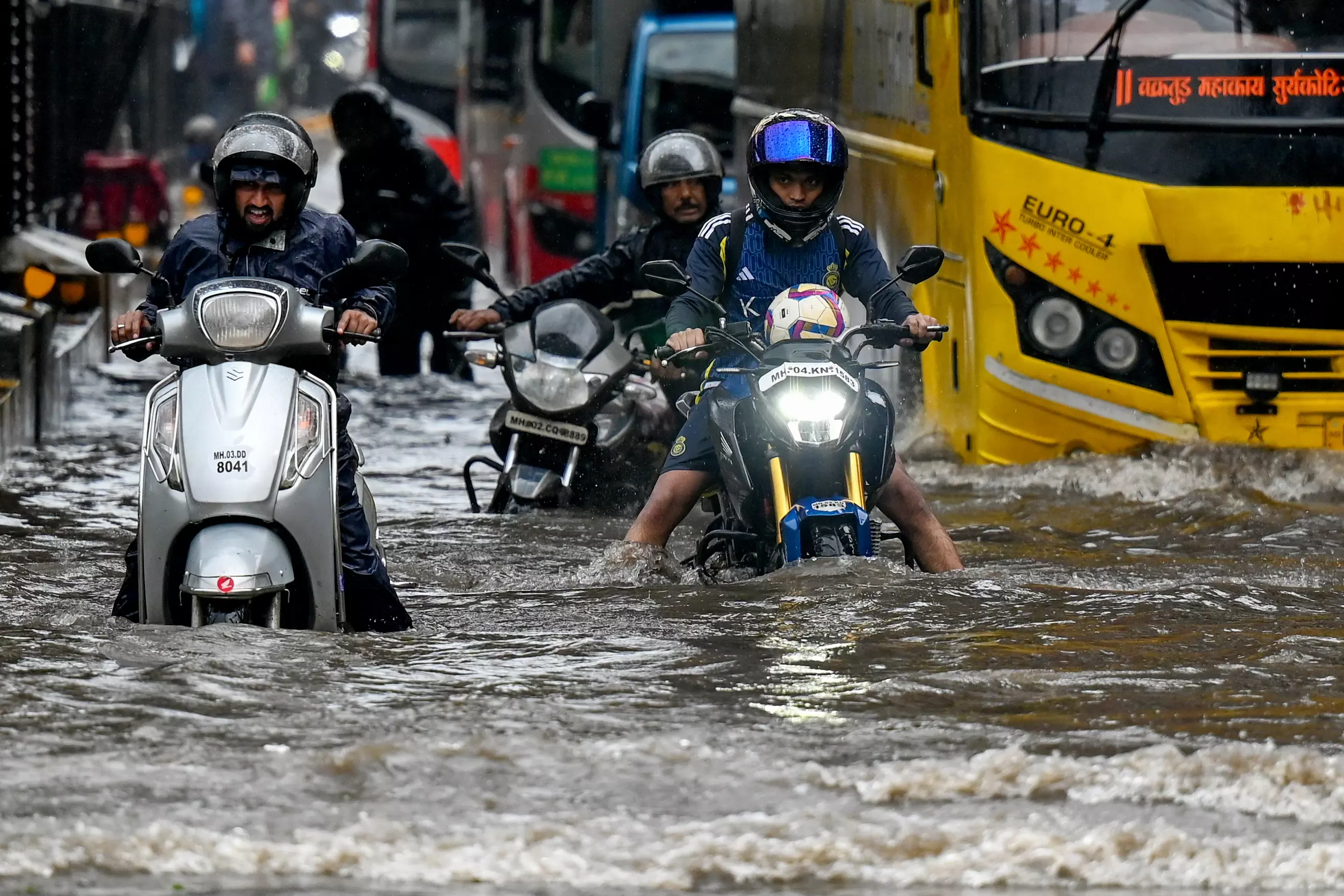 Mumbai: बारिश से निपटने के लिए कोंकण प्रशासन को अलर्ट किया गया Mumbai: बारिश से निपटने के लिए कोंकण प्रशासन को अलर्ट किया गया