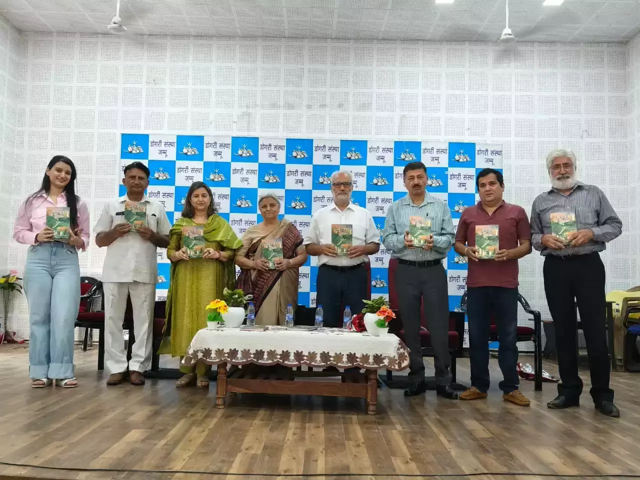 Jammu: नई कविता संग्रह सड़क का शुभारंभ, साहित्यिक सभा में सम्मान