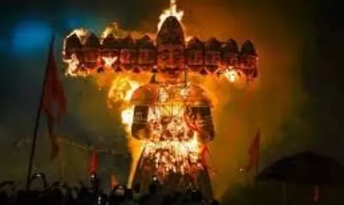 Dussehra 2025: विजयादशमी पर इस शुभ मुहूर्त में करें शस्त्र पूजा और रावण दहन Dussehra 2025: विजयादशमी पर इस शुभ मुहूर्त में करें शस्त्र पूजा और रावण दहन