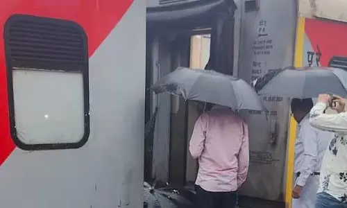 वनगांव और दहानू के बीच बांद्रा-अमृतसर एक्सप्रेस से दो डिब्बे अलग हुए, यात्री घबराए
