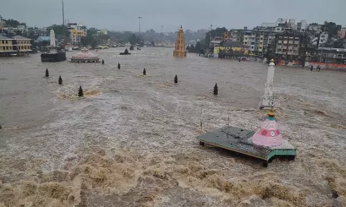 Nashik : भारी बारिश से महिला की मौत, गोदावरी नदी खतरे के निशान से ऊपर