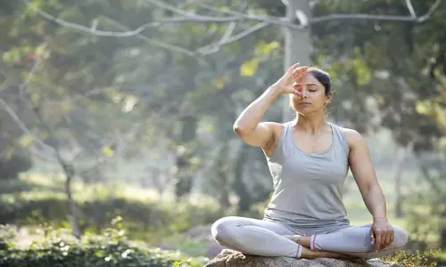 Yoga Tips: सांस के रोगियों को योगासनों से मिल सकता है लाभ