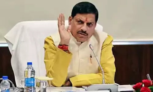 MP : सीएम ने दुर्व्यवहार के लिए मऊगंज तहसीलदार को निलंबित करने का आदेश दिया MP : सीएम ने दुर्व्यवहार के लिए मऊगंज तहसीलदार को निलंबित करने का आदेश दिया