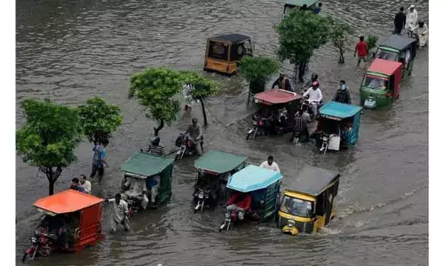 कराची में 30 सितंबर को हल्की से मध्यम बारिश होने की संभावना कराची में 30 सितंबर को हल्की से मध्यम बारिश होने की संभावना
