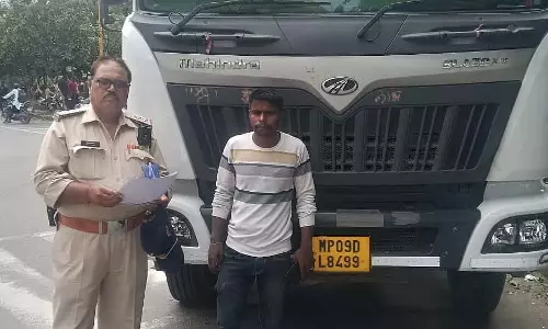 Indore : ट्रैफिक पुलिस ने हेल्पलाइन पर 23 में से 19 शिकायतों का किया समाधान