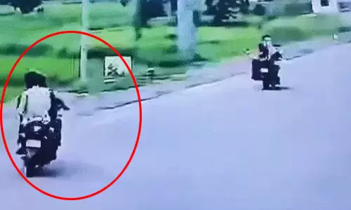 डगमगाता बाइक खंभे से टकराया, मौके पर एक की मौत