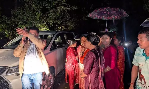 Maharashtra : पालघर जिले में बाढ़ग्रस्त स्थान पर फंसी बस से 17 लोगों को बचाया गया